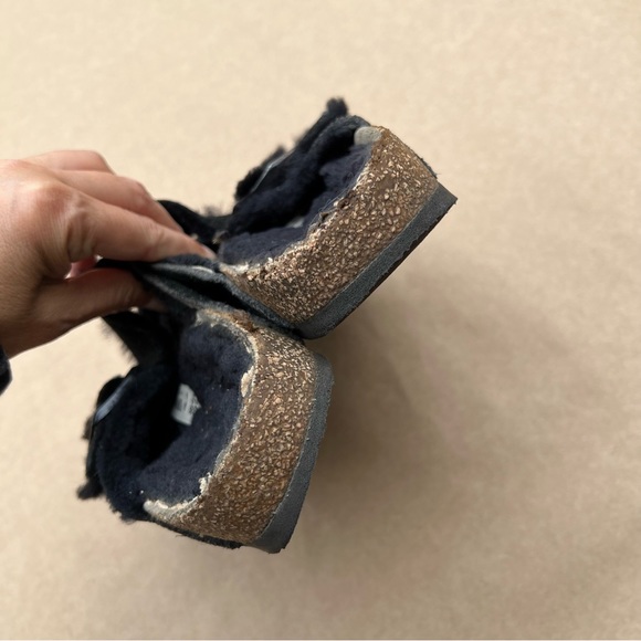 Birkenstock Arizona Shearling Black Suede Sandals Size 7 Fur Lined Cozy - Picture 11 of 16